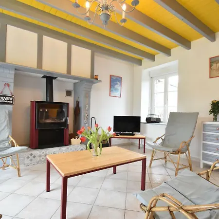 Spacious In With Terrace Saint-Germain-sur-Ay