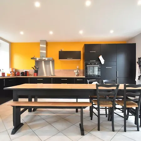 Spacious In With Terrace Saint-Germain-sur-Ay