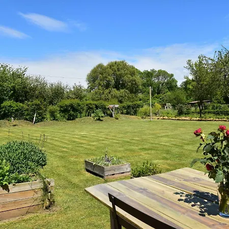 Spacious In With Terrace Feriehus Saint-Germain-sur-Ay