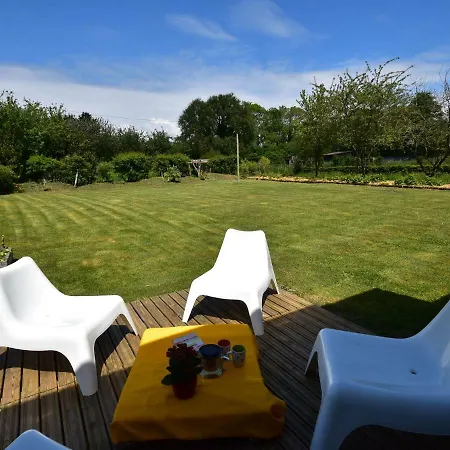Spacious In With Terrace Feriehus *